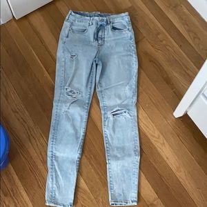 2 pairs American eagle size 4 jeans!